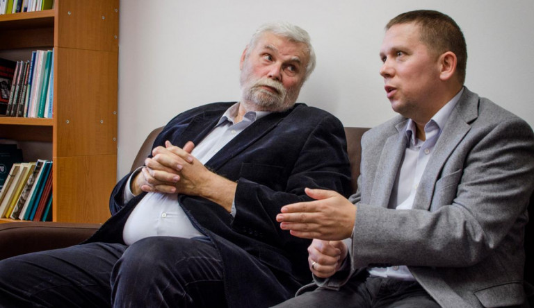 Kényszerhelyzetbe hozni a pártokat  