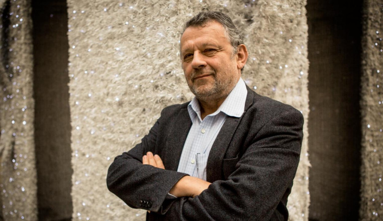 „Szétrágja a korrupció”  