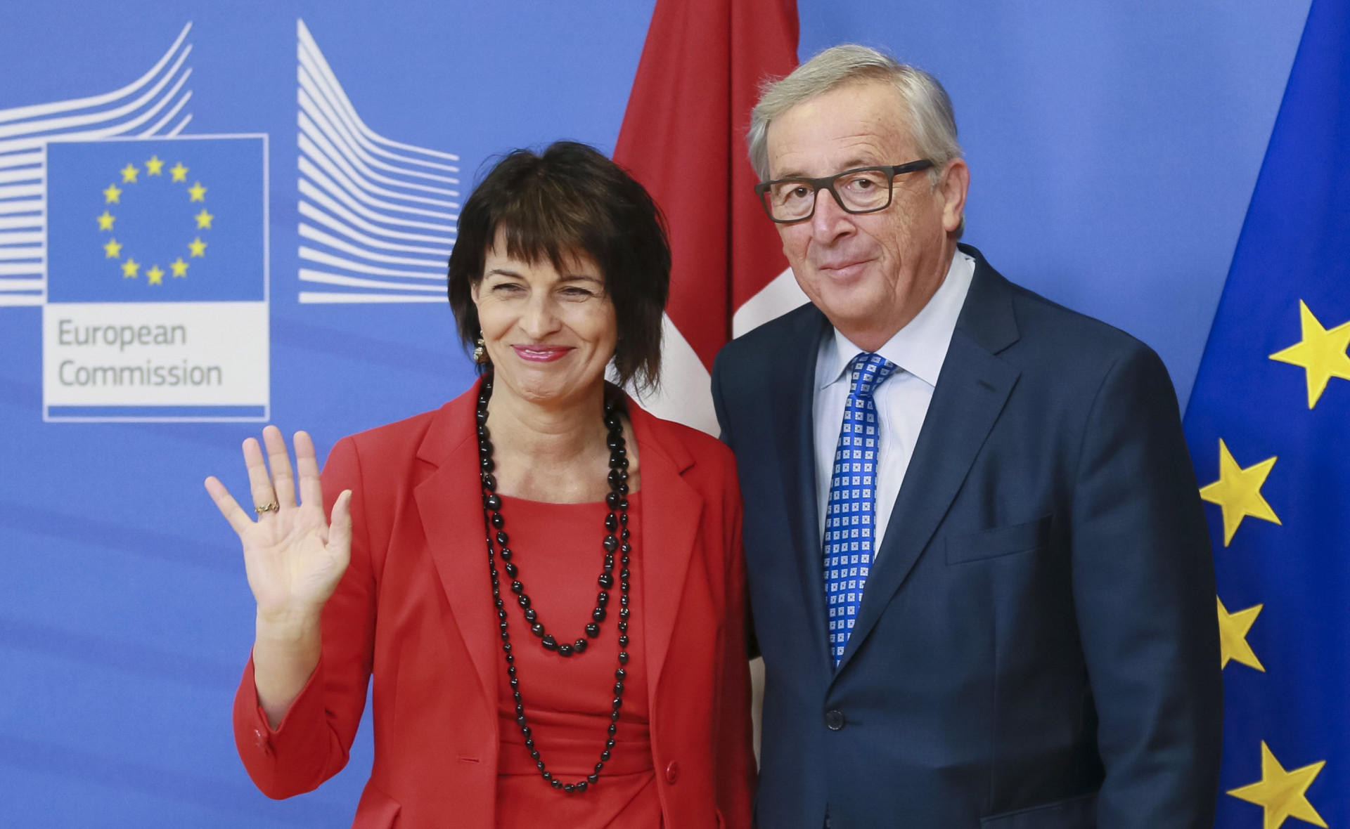 Hanyatló Nyugat: Svájc 1,1 milliárd euróval támogatja az EU keleti tagállamait