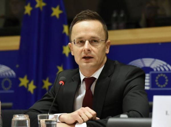 Szijjártó: Erős választ kell adni a háborúra