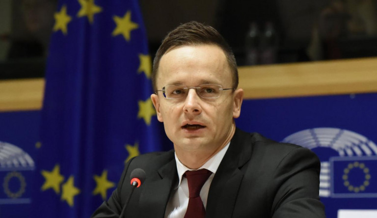 Szijjártó Péter bemosott egyet Németországnak, és bejelentette, hogy mi vagyunk a legszolidárisabbak