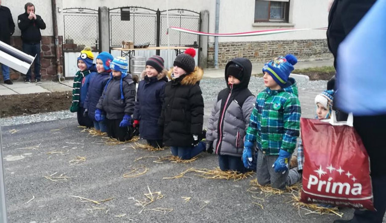 A pofánk leszakad: a polgármester szerint azért nincs gond az ovisok térdepeltetésével, mert a gyerekek nem panaszkodtak
