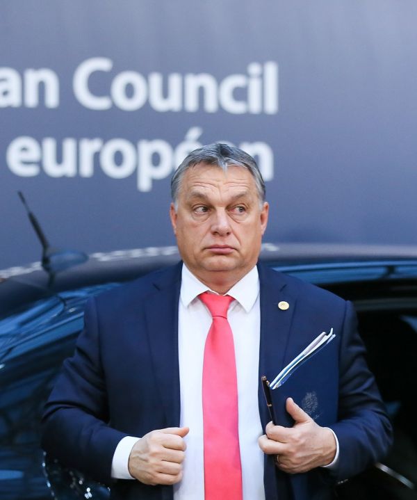 Orbán Viktor érkezik az EU-csúcsra