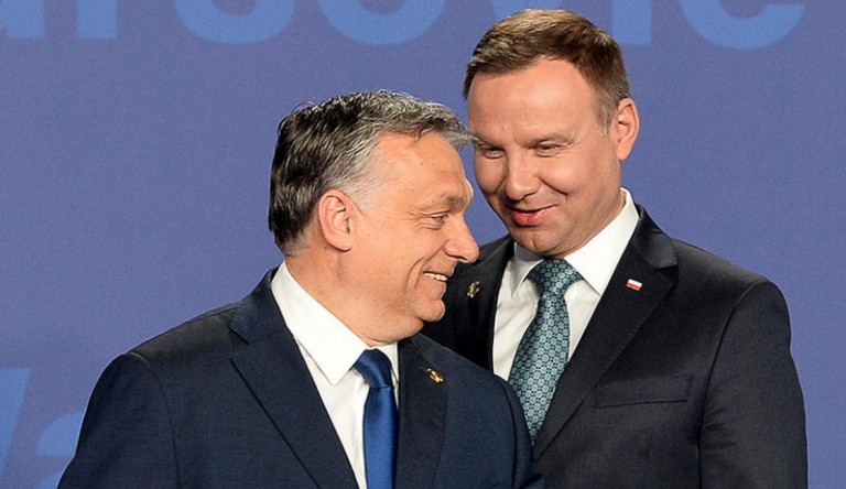 Merkel és Macron is támogatást ígért az Európai Bizottságnak, ha az nekimegy Lengyelországnak