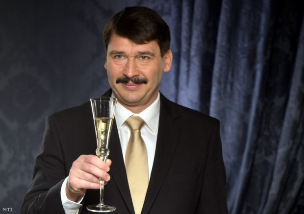 Áder János még Bödőcsnél is jobb újévi köszöntőt mondott