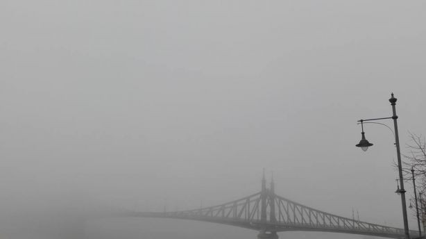Amerika befagyott, Ausztrália megsült, Budát elnyelte a tejfehér massza