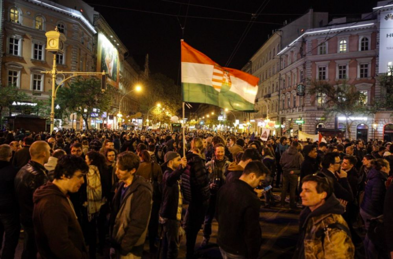A választó is aktív, nem csak a tüntető