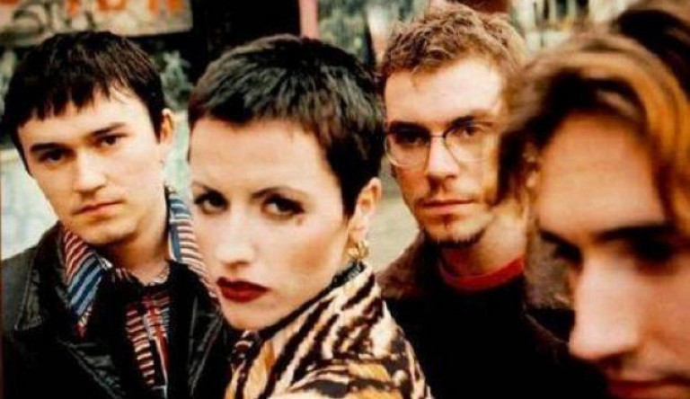 Váratlanul meghalt a The Cranberries énekesnője