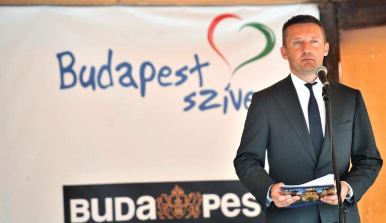 Ellenzék: Mondjon le Rogán a kabinetfőnökével együtt!