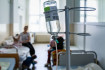 Várni, csak várni! – A momentumosok aszfaltfestéssel próbálták felhívni a figyelmet a kórházi várólisták hosszára