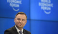 Andrzej Duda aláírja, de alkotmánybíróság elé küldi a holokausztban játszott lengyel felelősséget elkenő törvényt
