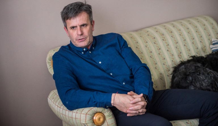 „Ez már a hülyeség, a szédítés legalja” - Varga Zoltán (DK) az alusisakos akciójáról, a debreceni Fideszről és Kósa bizniszeiről 