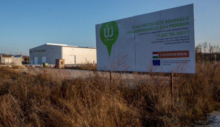 Közpénzégetés Bicskén: 3 milliárd forintot költöttek egy máig használhatatlan hulladékválogatóra