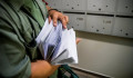 A postaellenőr kétszer csenget – rendőrségi vizsgálattal felérő tortúra a fideszes képviselő feljelentése alapján 