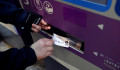 Pofátlan trükkel verhetik át az utasokat a BKK jegykiadó automatáinál