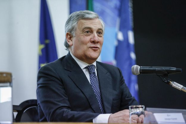 Antonio Tajani három nappal a szavazás előtt, a Twitteren jelentette be, hogy vállalja a miniszterelnök-jelöltséget