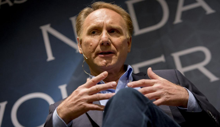 „A belső udvar miatt választottam a Szimplát” - Dan Brown bestsellerszerző