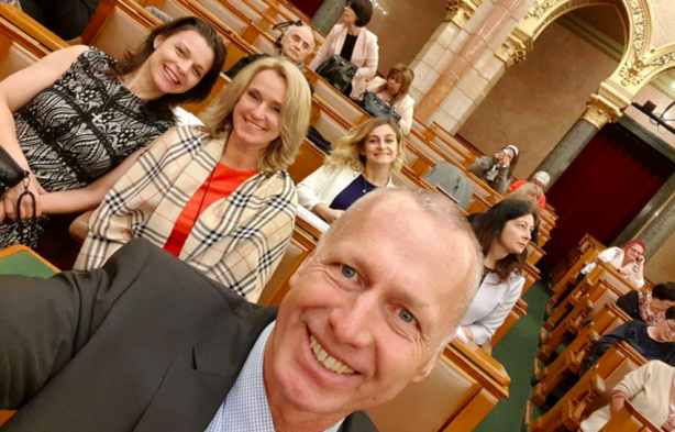 Női szeszély, női lélek, asszonyaink biztonsága: állami hölgykonferencia volt a Parlamentben