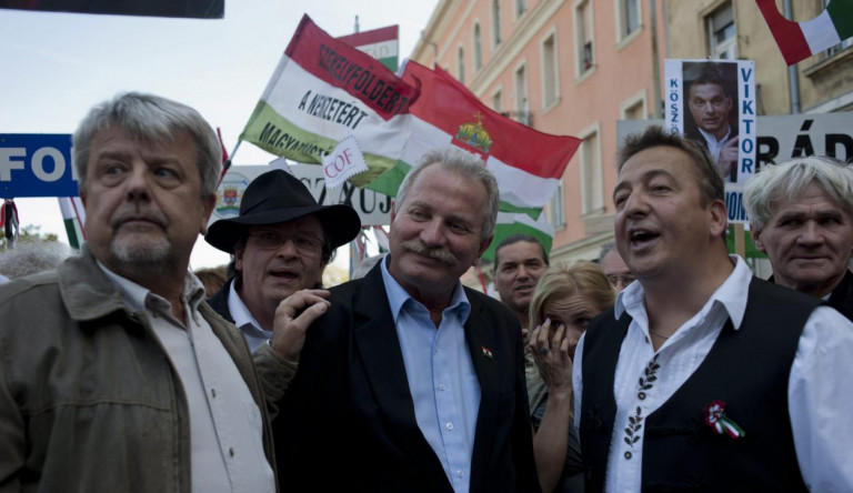 A békemenet szervezői nagyon rettegnek, nehogy át kelljen térniük az iszlámra, ezért szabadságharcba hívják a magyarokat