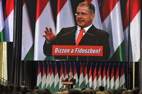 „Kósa kereste meg édesanyámat” – állítja az örökösnő fia