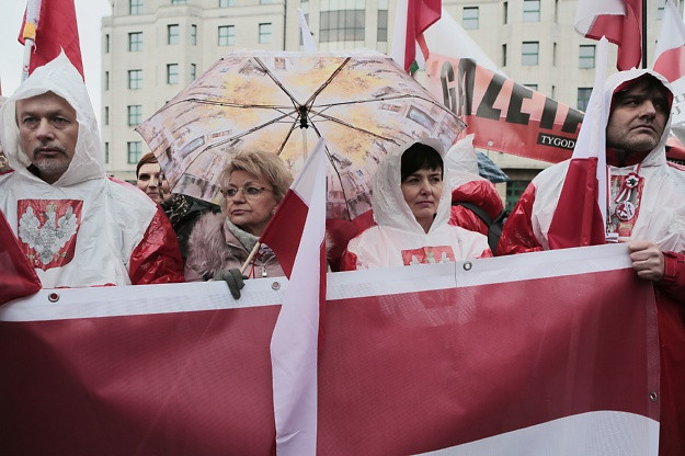 Itt vannak első fotóink a békemenetről, és szóhoz sem jutunk a lengyel elvtársaktól