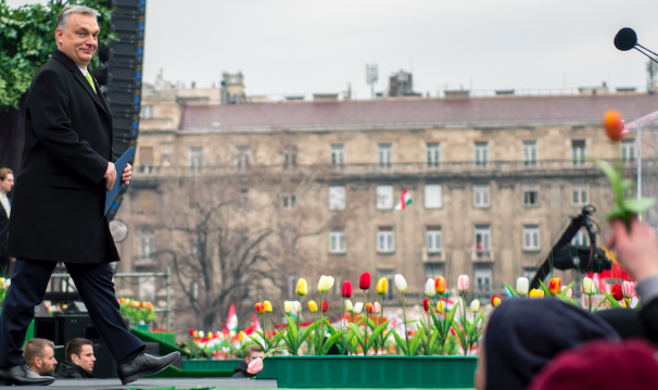 Orbán Viktor magasról tojt az ünnepre, Petőfiékre, mindenkire, csak szavazatokért kuncsorgott