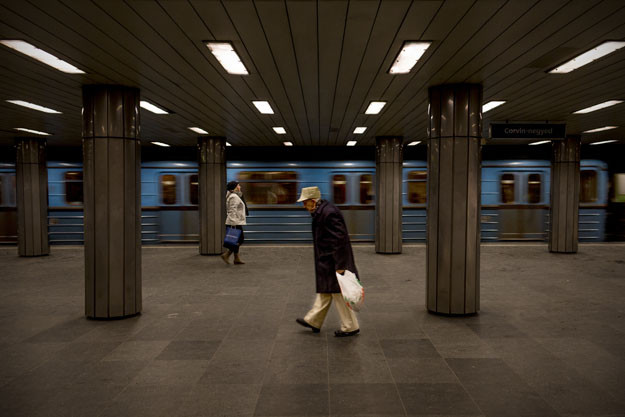 Rossz napja van? Nézegessen a metrót éppen lekéső embereket!