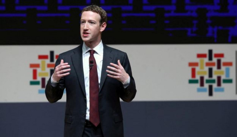 Zuckerberg bocsánatot kér