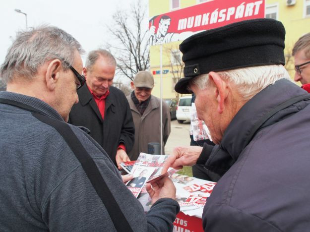 A tatabányai piacon kampányolt Thürmer Gyula, nehéz lesz őket megállítani