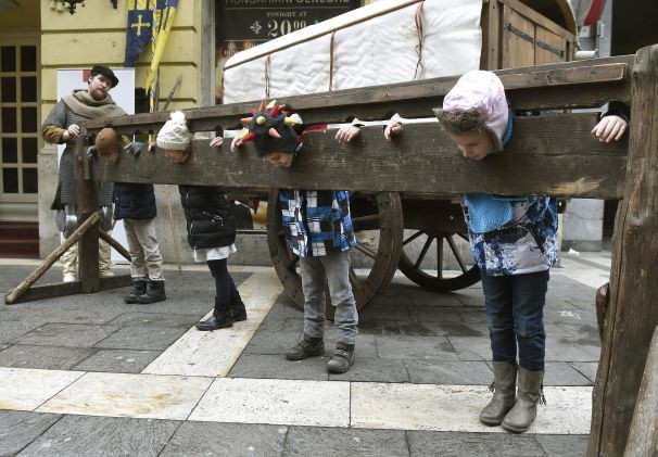 Nem vagyunk tehetetlenek, csak arra tanítottak minket