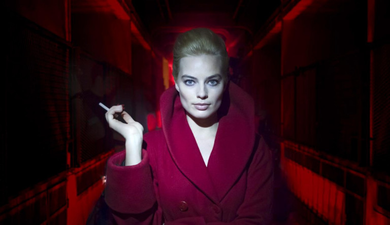 Margot Robbie eszméletlenül dögös rúdtáncosként és a hármas metró megállójában riszálva is