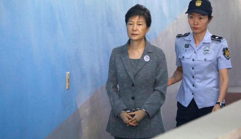Ez nem Magyarország: 24 év börtönre és többmilliárdos pénzbírságra ítélték a volt dél-koreai elnököt korrupció miatt