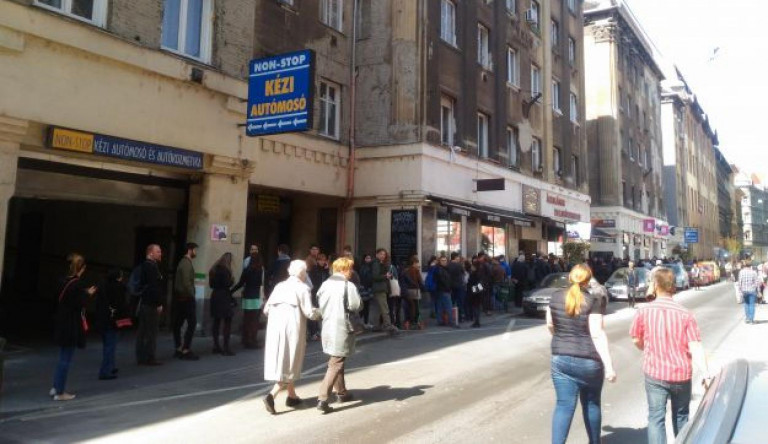 Annyian akarnak szavazni, hogy lezárták a Kertész utcát