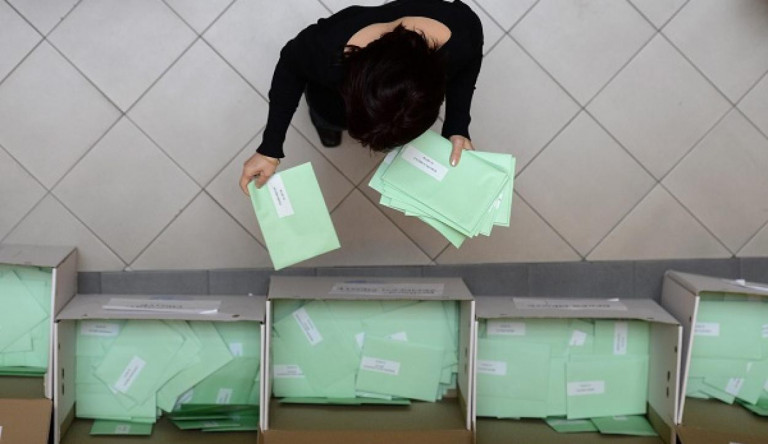 Friss eredmény: a határon túli szavazatokkal 1 mandátumot elszipkáz a Fidesz a Jobbiktól