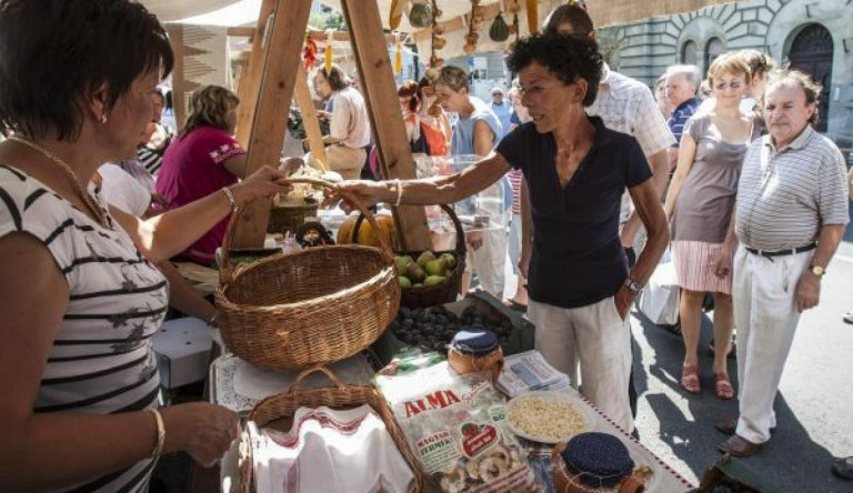 15 hónapja nem jelenik meg a bíróságon Hegedüs Zsuzsa visszaéléssel vádolt extitkára