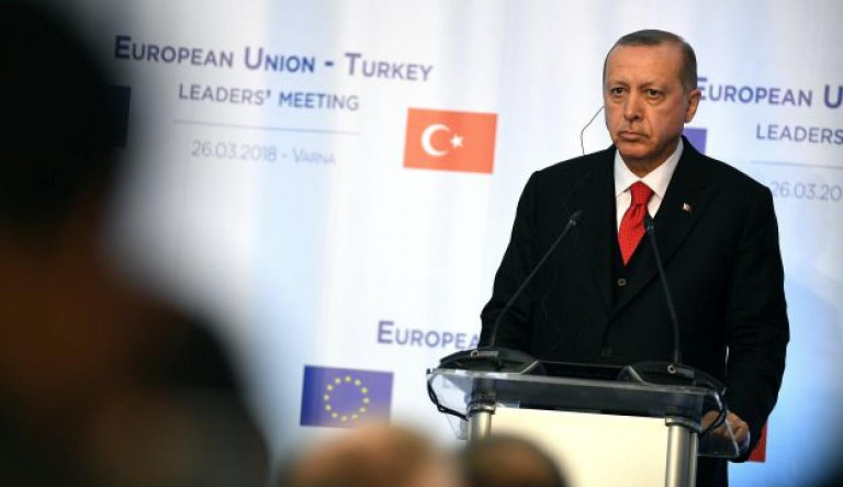 Előre hozott választáson biztosítaná be teljhatalmát Erdoğan