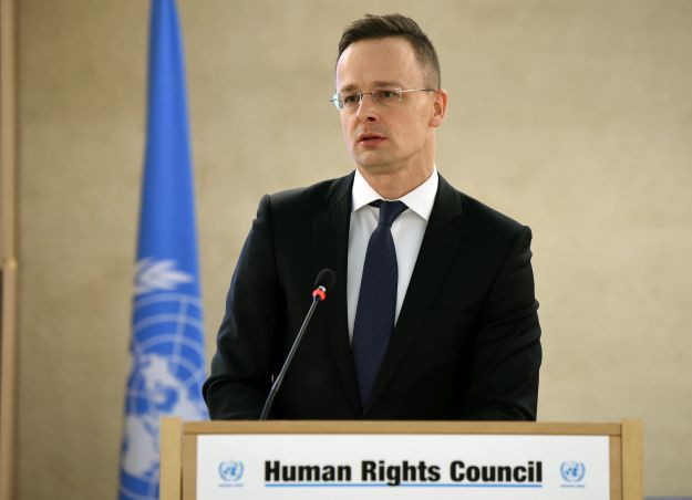 Szijjártó ráncba szedné Ukrajnát