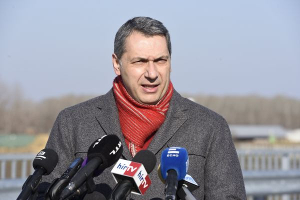 Lázár János távozik a kormányból, és rendezné kapcsolatát Márki-Zay Péterrel, de van egy feltétele