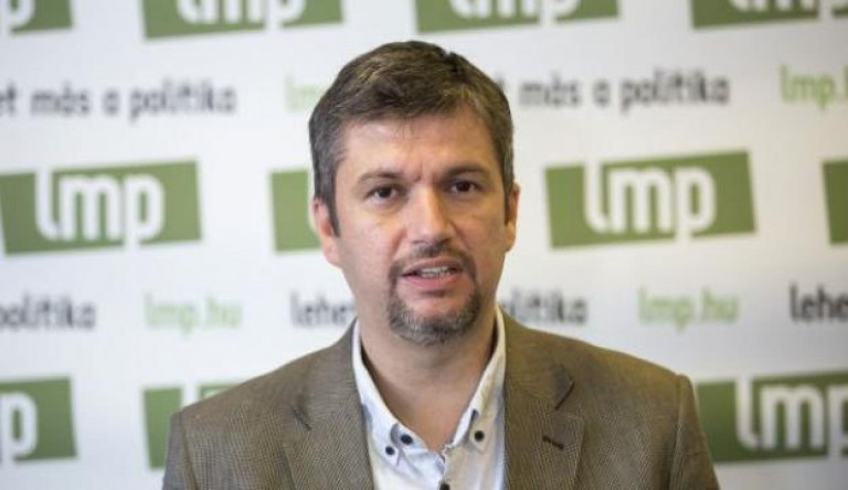 Hadházy Ákos úgy kiosztotta a köztévé riporterét, hogy meglehet, utoljára járt az MTV-ben