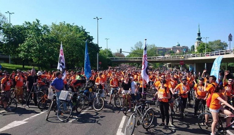 Szombaton a tüntetőké, vasárnap a bicikliseké volt a főváros