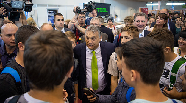 Orbán Viktor ezt üzente a tüntető fiataloknak