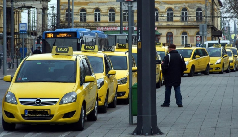 Megszavazták: drágább lesz taxizni