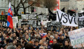 Nem igaz, hogy „aki megnyeri a választásokat, az mindent megtehet” – Megint tízezrek tüntettek Szlovákiában