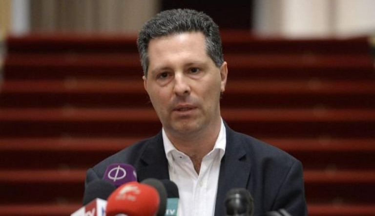 A kapitány elhagyja a süllyedő sajkát: Schiffer András már ki is lépett az LMP-ből