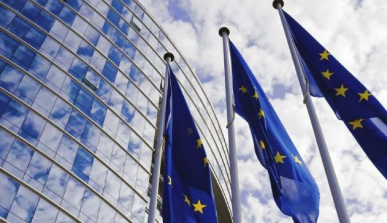 Tombol az euroszkepticizmus, de azért szólunk: ma van az Európa-nap