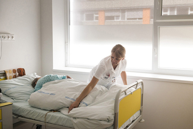 Van, ahol fenyegetőzéssel próbálják rávenni az egészségügyi dolgozókat az új szerződés aláírására