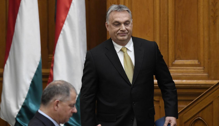 Úgy látszik, kötelezővé tette: tele volt a Parlament a NER oligarcháival Orbán beszéde alatt