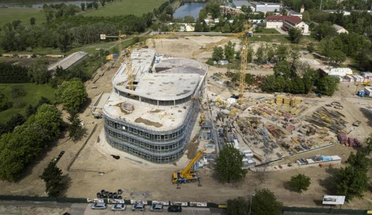 Lenyűgöző légi felvétel: 70 másodpercnyi lényeg a közpénzmilliárdokból épülő Matolcsy-egyetemről