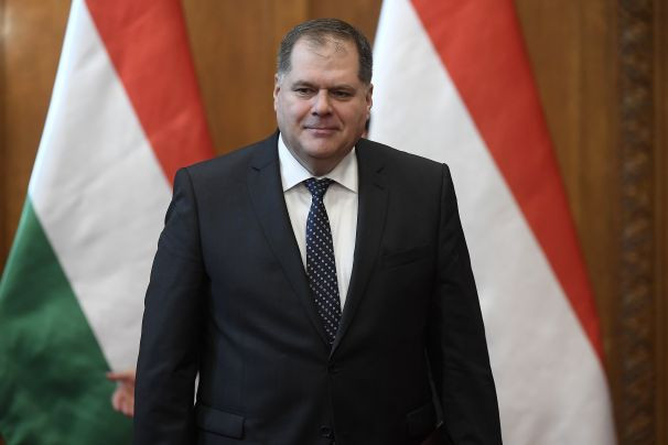 Épül Orbán saját használatú hírszerző központja