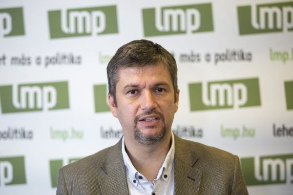 Kiszorítanák Hadházyt az LMP-ből?